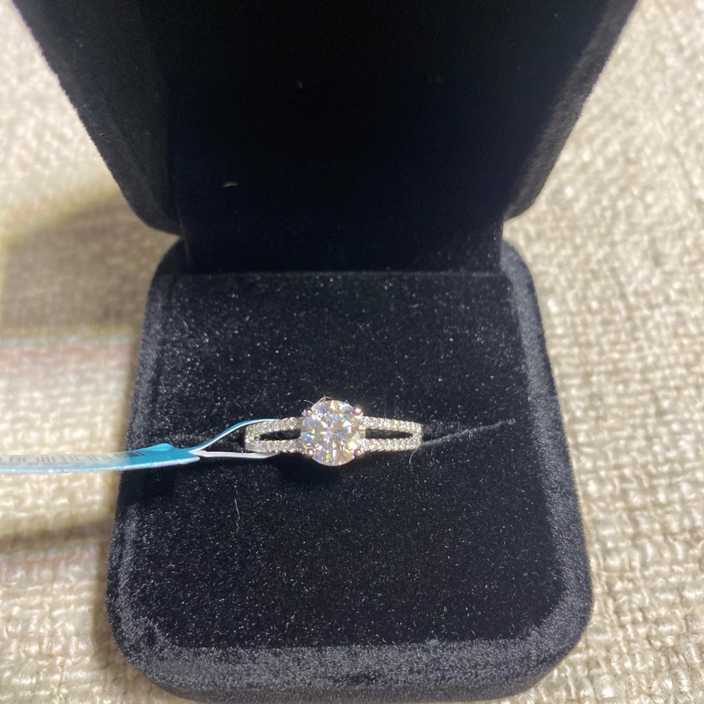 1 Carat Moissanite & Silver Split Band Ring Size 7